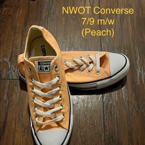NWOT Converse Chuck Taylor Shoes (Peach)
M7/W9